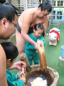 お餅つき